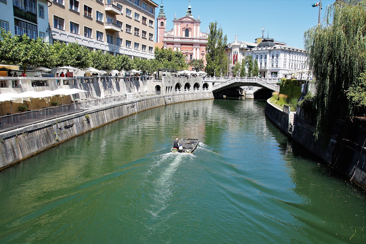 Explorando a Eslovênia em 5 Dias: Ljubljana, Lagos e Cavernas